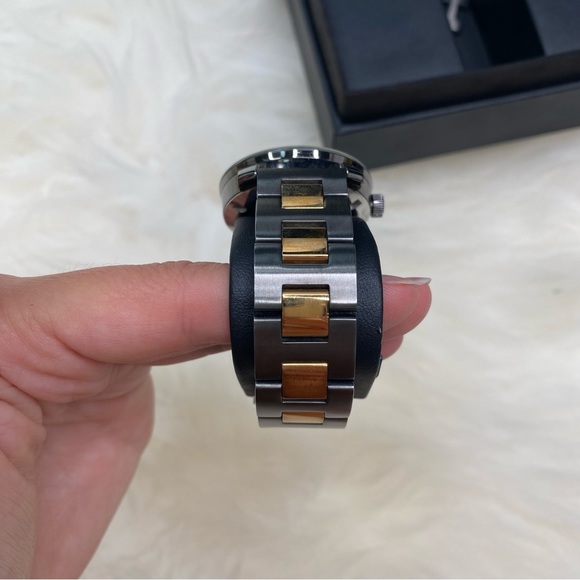 MOVADO Bold womens watch stainless steel. Designer watch - Picture 9 of 17